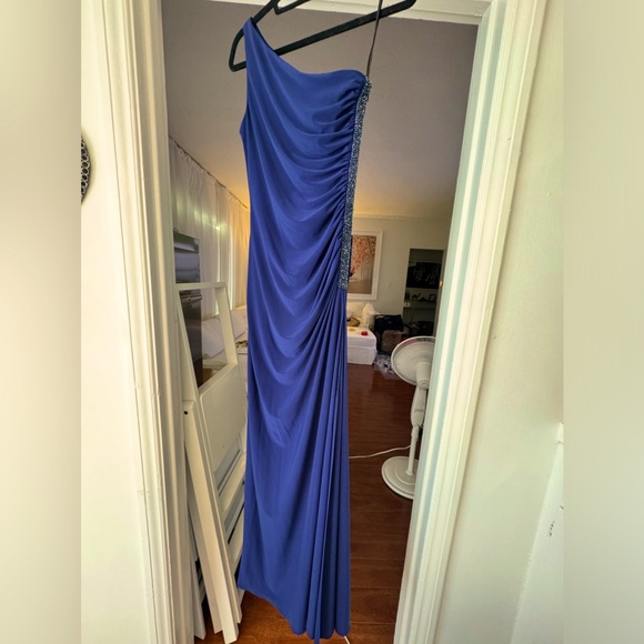 Goddess sexy one shouldered Laundry By Shelli Segal gown - NWT - Picture 1 of 6